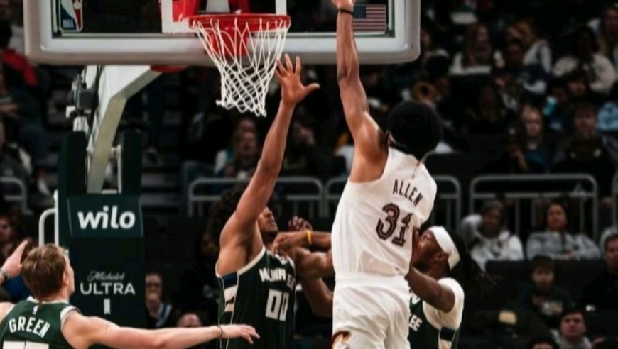 慢镜还原骑士雄鹿决胜时刻，波特准绝杀，阿伦绝平球超时无效