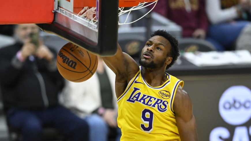 28分惨败暴露短板，两人成湖人安慰！2换1淘到宝+布朗尼最佳一战