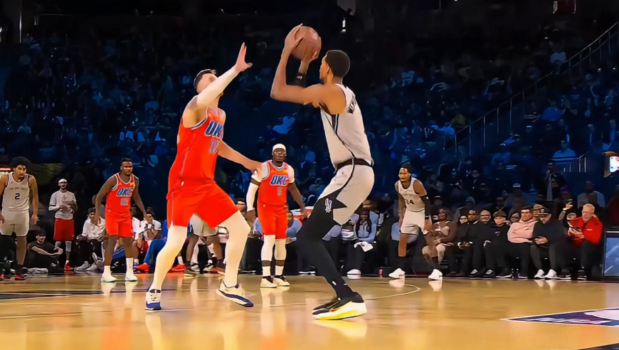 暴打雷霆！文班亚马干拔三分 马刺轰出13-0攻击波碾压最强雷霆