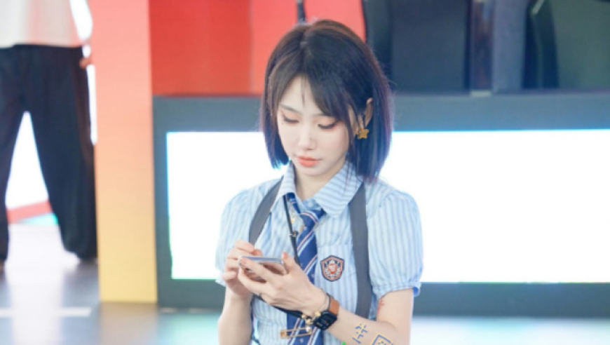 LPL新女主持出现，颜值被夸是行业天花板，四朵金花都要靠边站