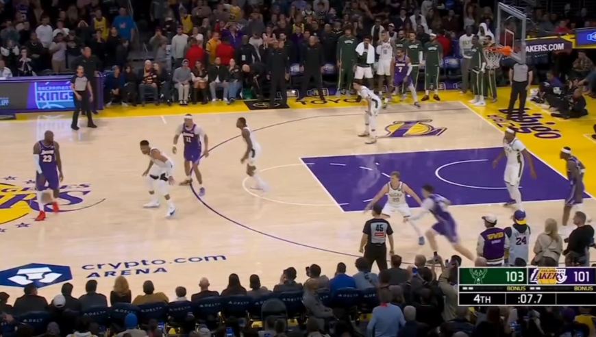 东契奇三分犯规 詹姆斯致命失误 回顾湖人对阵雄鹿最后5分钟