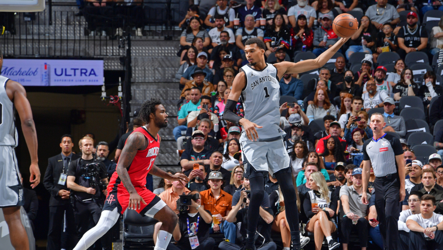 状态回暖！文班22+8+2帽集锦：极限拉杆+隔扣杜兰特主场沸腾