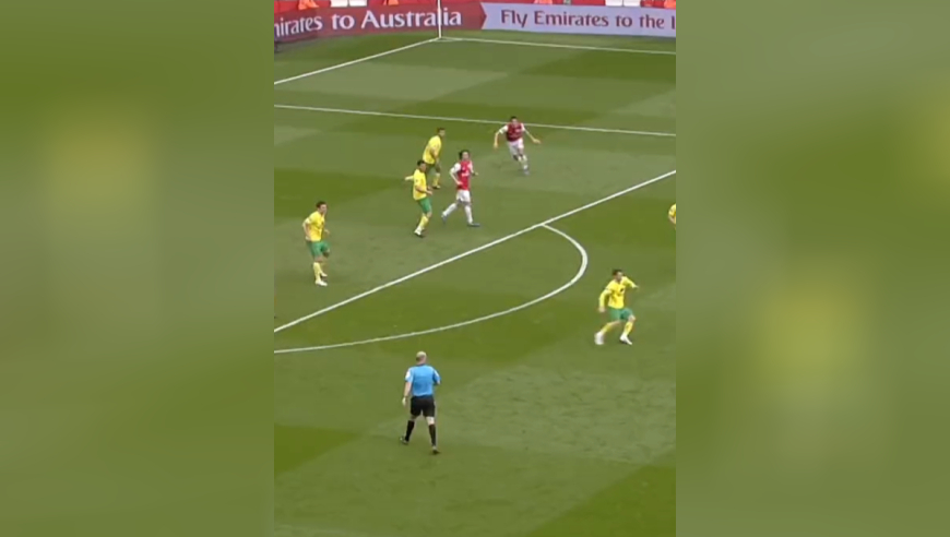 体坛记忆｜不会停球的男人，盘点范佩西的八大无解进球！