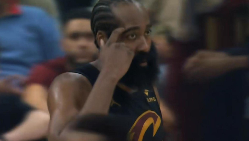 克城双星！哈登与米切尔轮流命中三分助骑士第三节领先篮网到35分