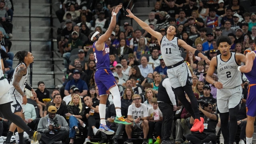 从领先10分到惨遭绝杀！太阳新秀两罚不中葬送好局，季后赛形势告急