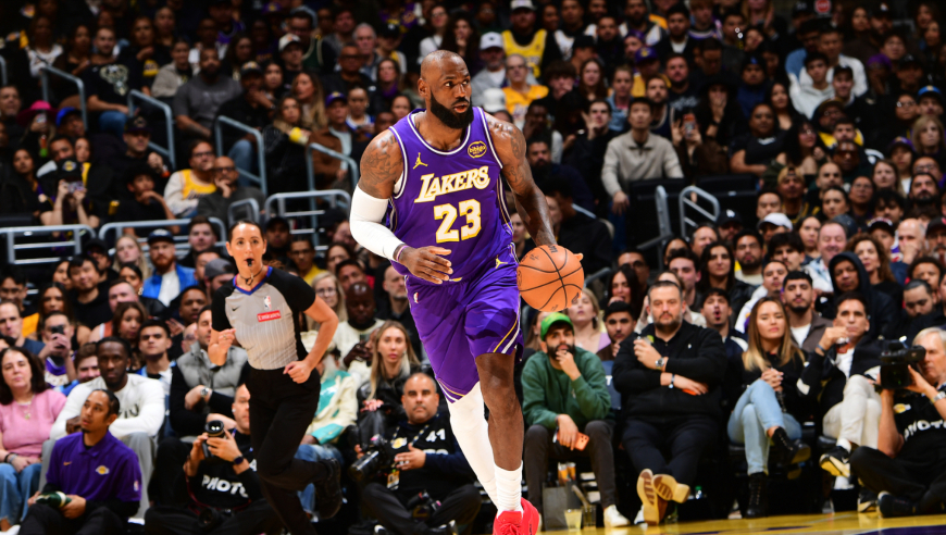 雄鹿湖人最后时刻：詹姆斯燃尽发挥字母哥制胜抢断 东契奇6犯暴怒