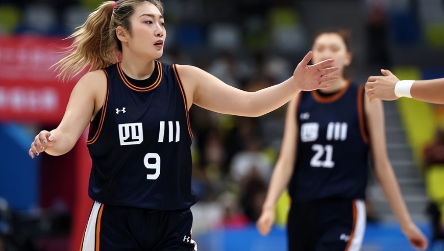 3战狂胜228分！女篮六巨头组豪阵冲冠：韩旭刘禹彤双塔无解