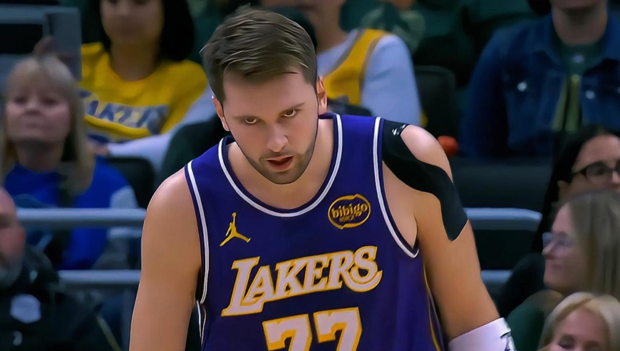 双星闪耀！里夫斯神仙2+1东契奇连中三分接管湖人一分钟连拿9分