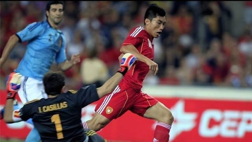 有种！国足将与世界第一西班牙交手:中国队曾在世界杯前击败法国