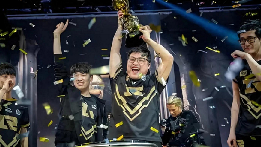 RNG无声消失，被LPL官方除名，顶流战队沦落如此黯淡下场，可惜