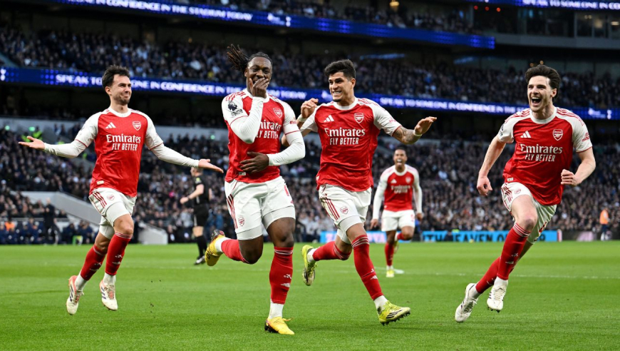 真爽！在死敌主场疯狂庆祝，实拍阿森纳进球热刺防线屡被戏耍