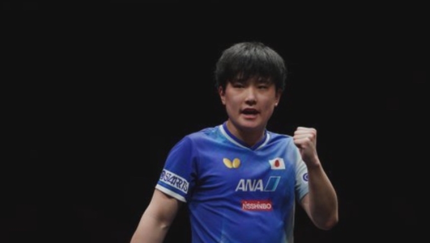 跪地庆祝！张本智和首夺总决赛冠军，再次致敬樊振东，获56万奖金