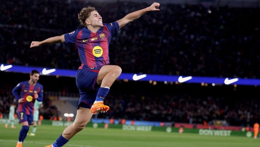 4-0！2亿超巨神助攻，诺坎普呼唤梅西，巴萨3连胜，超越皇马登顶