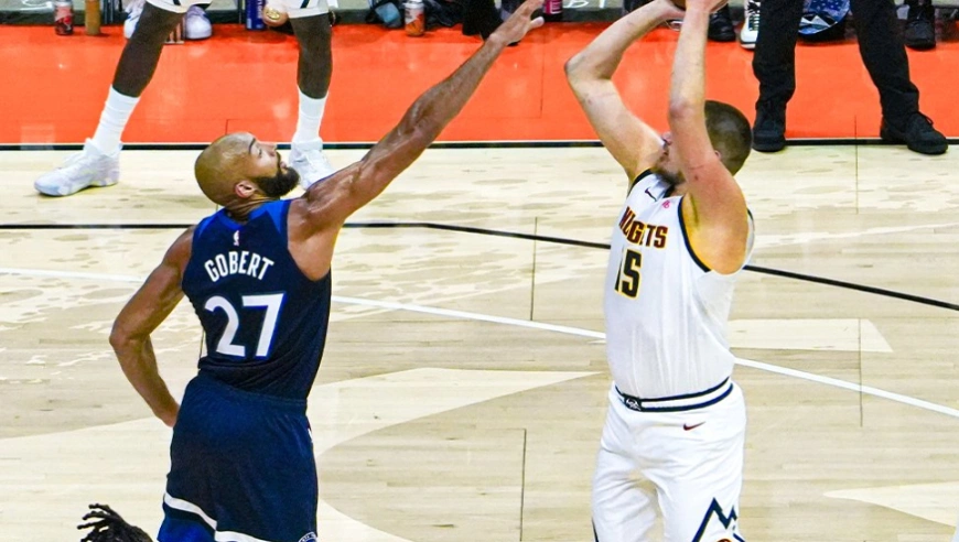 NBA季前赛：约基奇14分与戈贝尔互肘 华子休战森林狼仍胜掘金