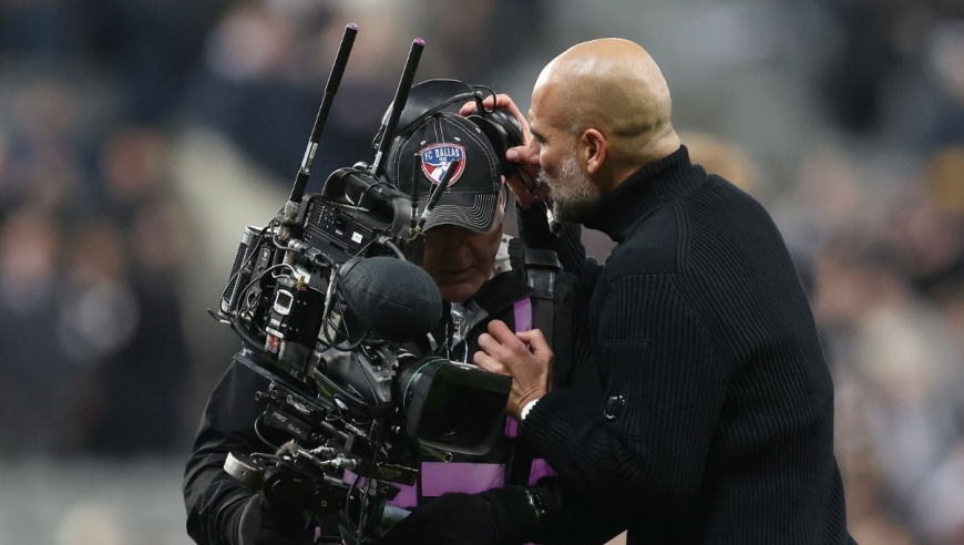 英超官方疑似造假！曼城冤死，54岁瓜帅暴怒：贴着摄像师耳朵说话