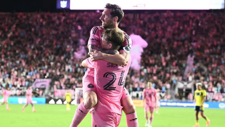 球王是传球手也是终结者！梅西前插禁区头球破门 迈阿密国际晋级在望