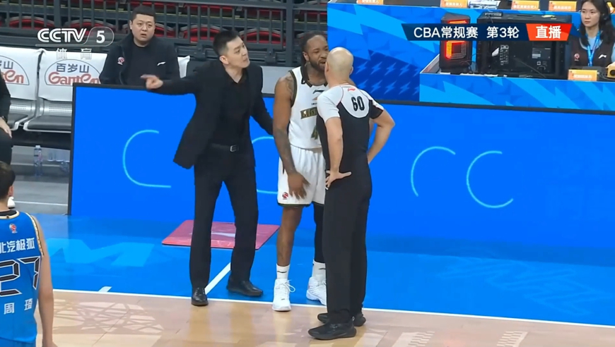 杨鸣被驱逐！不满判罚吃T后仍指着裁判鼻子骂 连吃两T被驱逐离场