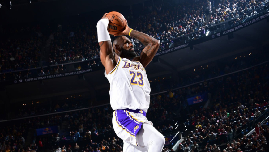 40岁詹姆斯燃尽了！狂轰36分仍不敌快船：其他四位首发都伤了