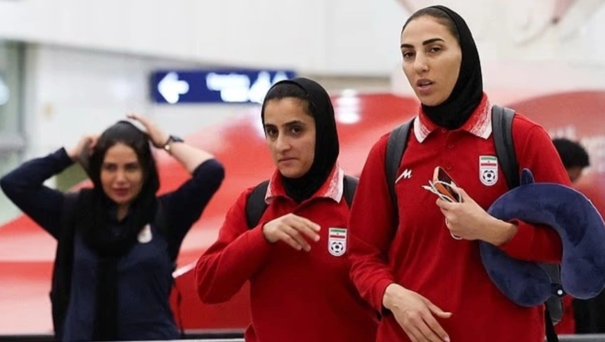 太揪心！伊朗女足滞留吉隆坡，护照手机全被收，被特工围着，满脸都是恐惧