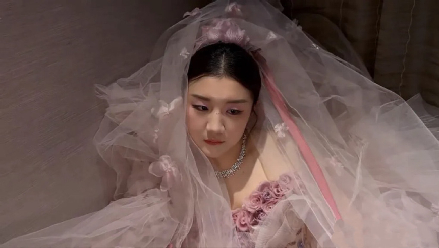 32岁陈梦生日真精彩，穿婚纱、敬酒服美得像新娘，全红婵送祝福