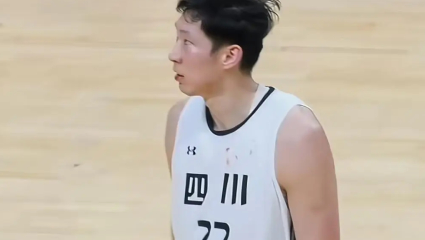 拖了近20天才去美国！周琦故意躲亚洲杯？球迷：不给钱的比赛打不了一点