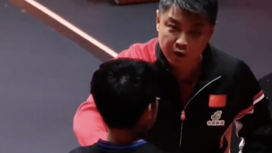 王皓真生气了！连问林诗栋2遍“懂不懂” 赛后情绪激动当场做复盘