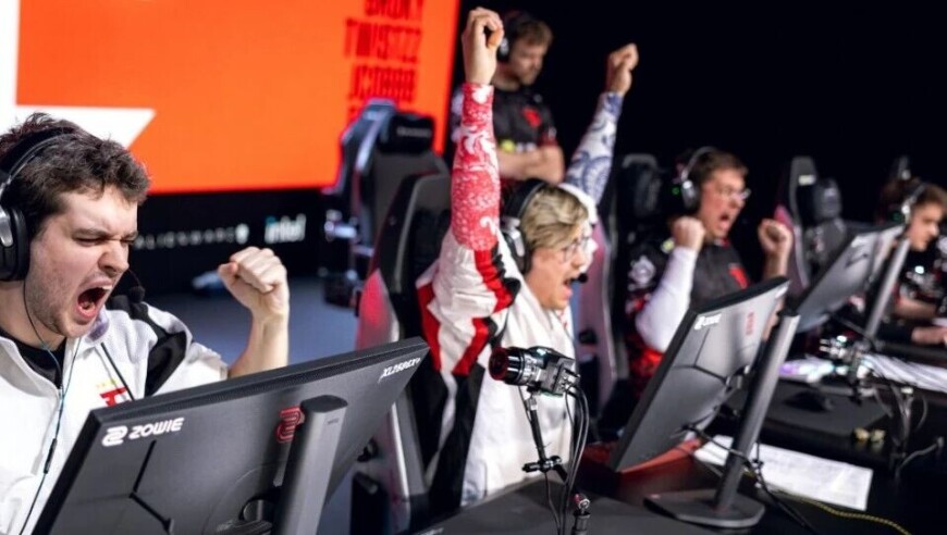 FaZe三图逆转世界第65名战队进入2-2组！今夜决出第二阶段最后三席