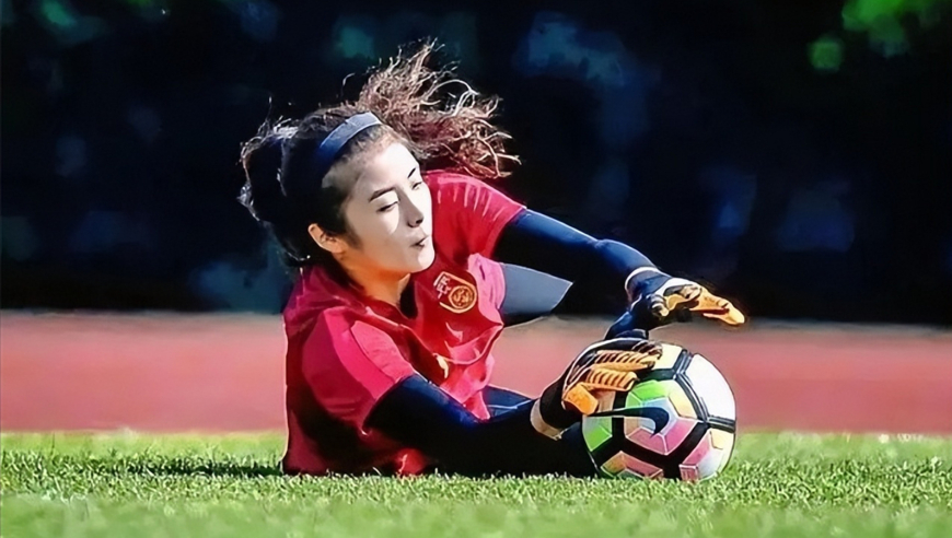 体坛记忆｜长腿门神亚洲杯绝杀封后，水庆霞一句召唤解锁最美逆袭