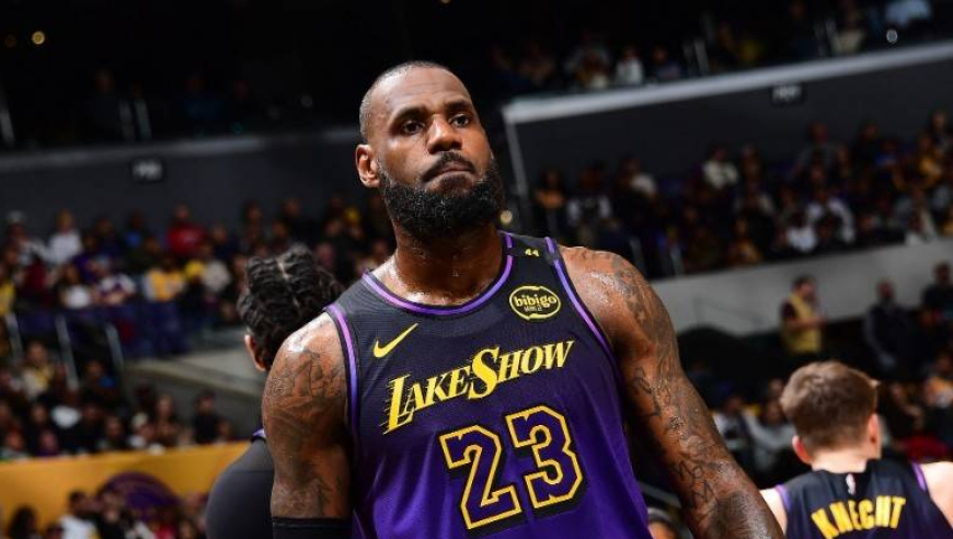 詹姆斯复出首节合集：快攻依然犀利场下与队友打闹 正负值全场最低