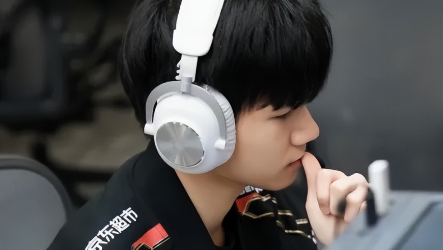 Tabe离开AL后被反噬，JDG花冤枉钱！T1越南行，Faker堪比超级明星