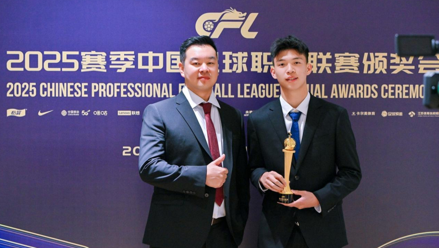 2分钟回顾中超年度各奖项：王钰栋最佳青年球员泰山瓦科斩MVP