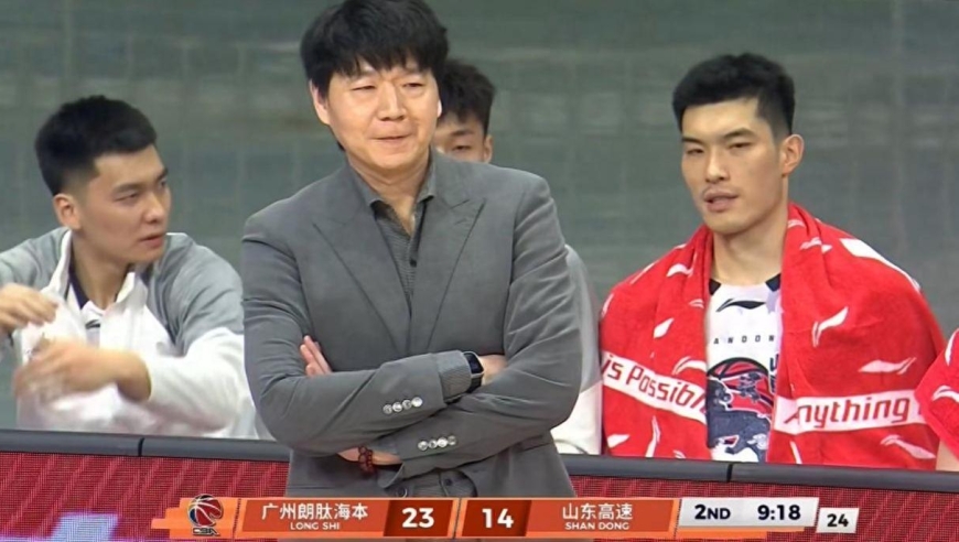 CBA刺头又发作！故意撞伤徐昕被判违体+怒瞪纪尚敏，耍横葬送比赛