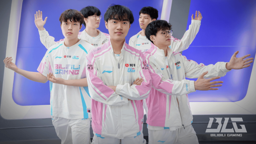 BLG官方发布战胜AL赛场合照：继续保持状态！