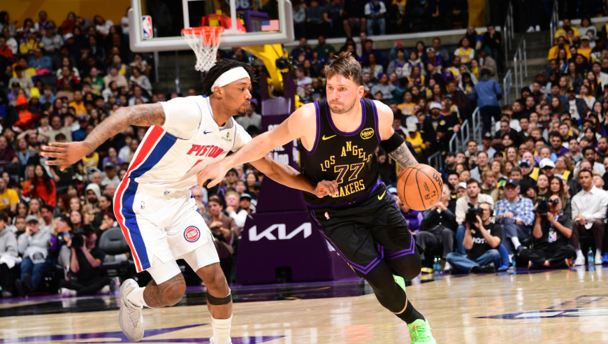 肩膀受伤坚持战斗！东契奇30+11+5集锦 无意扇对手耳光吃技犯