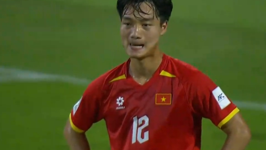 韩国读秒绝平！比赛进入加时赛，越南球员落泪，阮庭北葬送好局