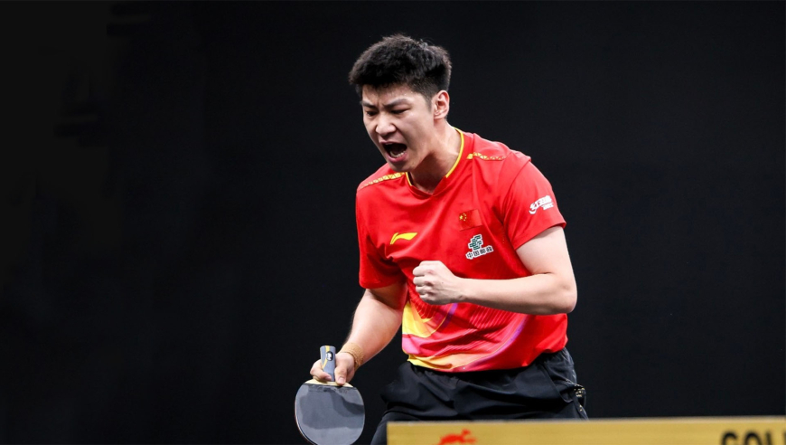 决胜局落后！张本智和提前开始庆祝，没想到薛飞上演最疯狂一幕