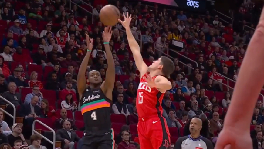 这就崩了？福克斯连得8分率队打出12-2 谢泼德遭针对攻防失灵