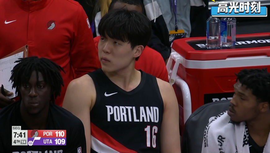 裁判要干嘛！杨瀚森末节51秒被吹2次犯规 直接累计6犯被罚下