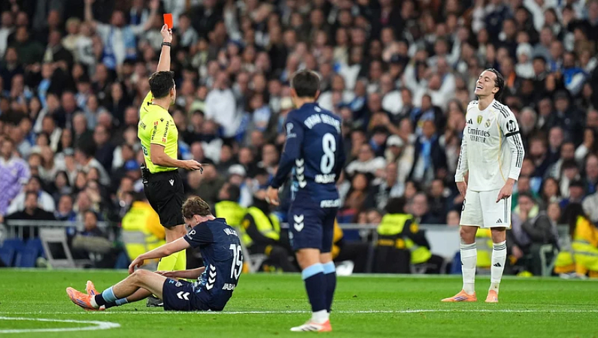 西甲裁判巨大争议！还原皇马两红牌全过程，仅是抱怨就罚下狂出牌镇场