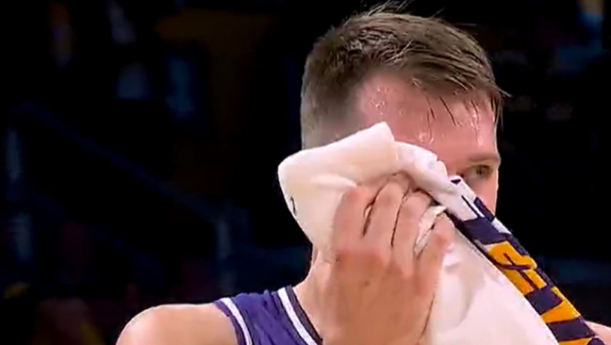 湖人首次无缘杯赛4强！辜负斯玛特8记三分 东契奇38+5防守一塌糊涂