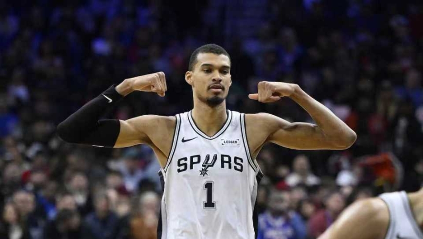 最多领先49分！马刺8人上双狂胜76人 文班10+8+6帽马克西21+8