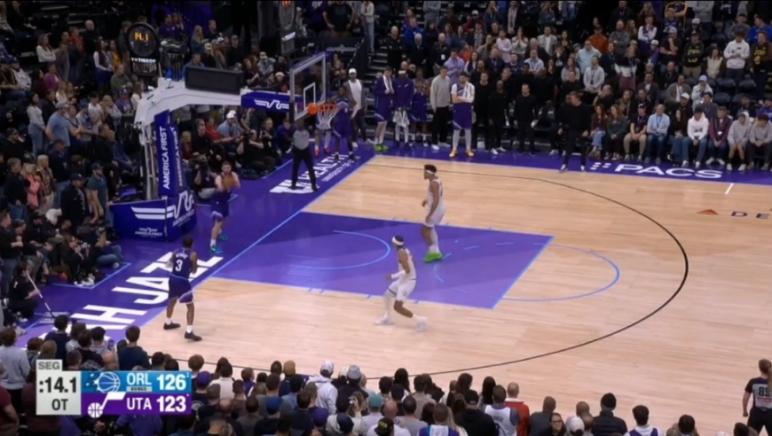 现场球迷看傻了！乔治最后4秒逆天3+1准绝杀，贝恩极限上篮完成反绝杀