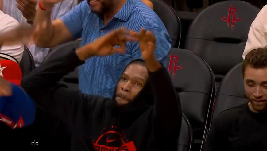 死神都兴奋了！谢泼德连中三记三分助火箭反超勇士 杜兰特都看嗨了