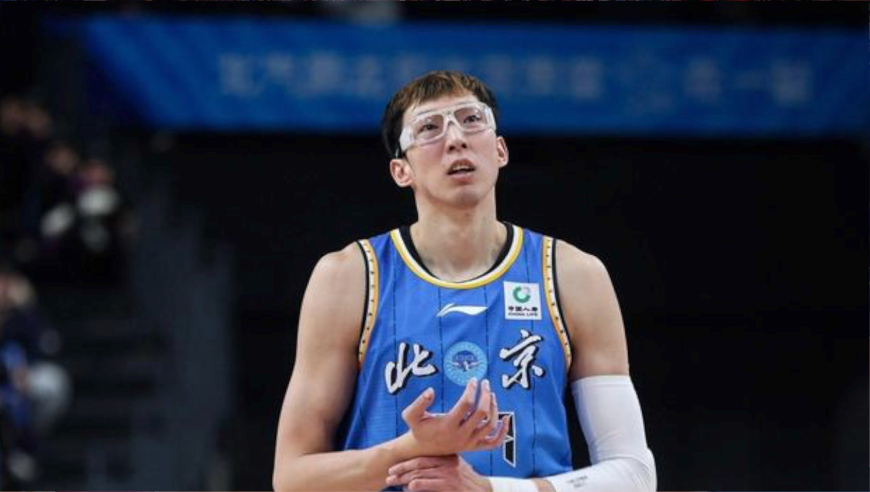 篮不住嘴 | 周琦遭外援挑衅全场被压制 他能扛住日本归化霍金森？