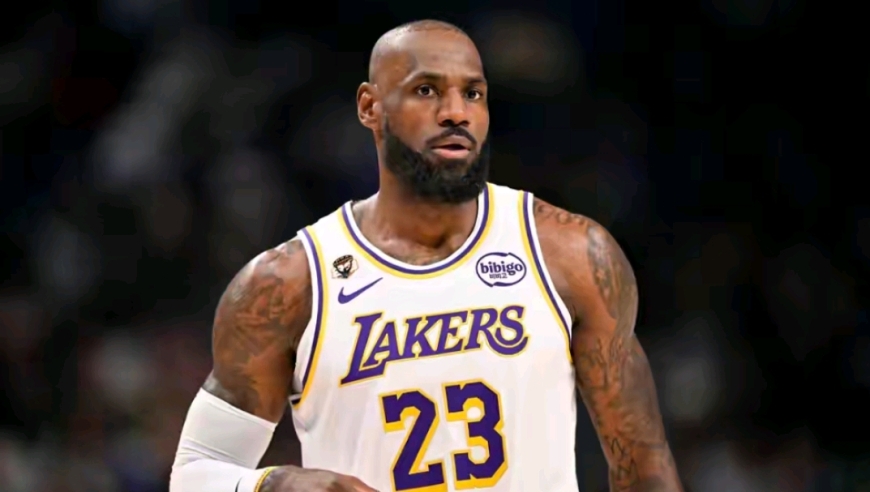 这是41岁？詹姆斯见谁灭谁半场20分打崩勇士，湖人全队被带起飞