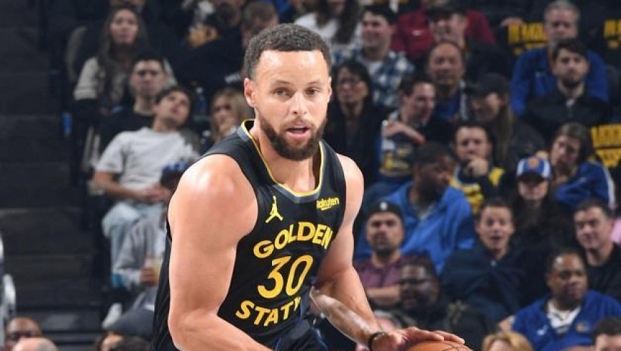 库里刷爆纪录轰38分+9记三分，格兰特8中0躺赢，开拓者双杀勇士