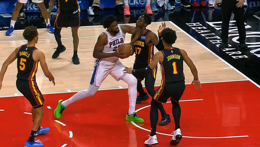 太危险！恩比德肘击老鹰奥孔古还爆发冲突 裁判升级恶意全过程