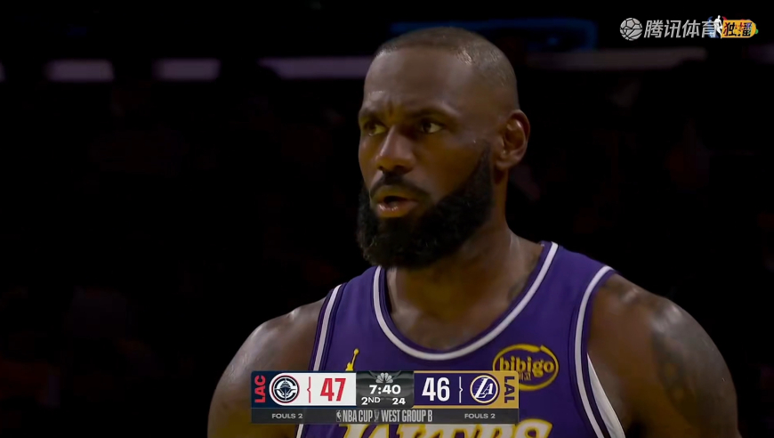 争议！詹姆斯先是撞飞巴图姆 随后下快攻裁判吹逆天晚哨惊呆解说