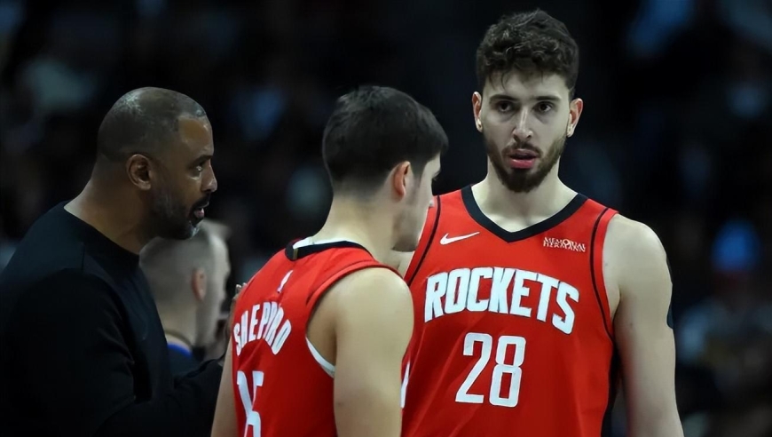 火箭憾负勇士揪出最差之人！20中8+正负值最低，球迷：格林的玩具