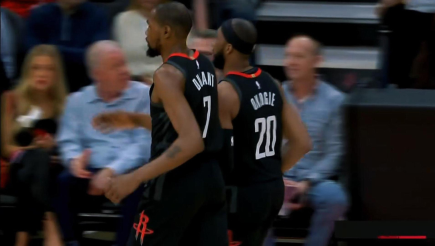 又打疯一个！奥科吉连续底角接妙传三分命中 火箭再拉开分差打停国王